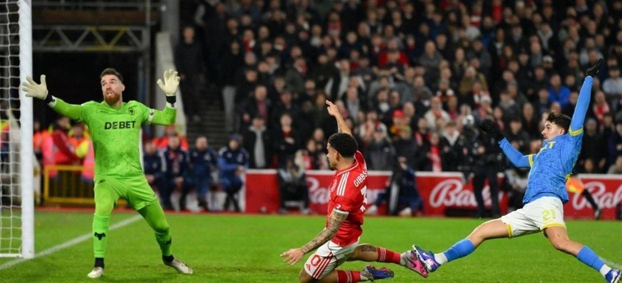 利物浦英超击败富勒姆努涅斯头球破门